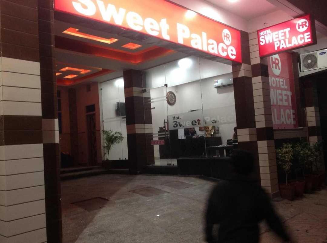 Hotel O Sweet Palace New Delhi Exteriör bild