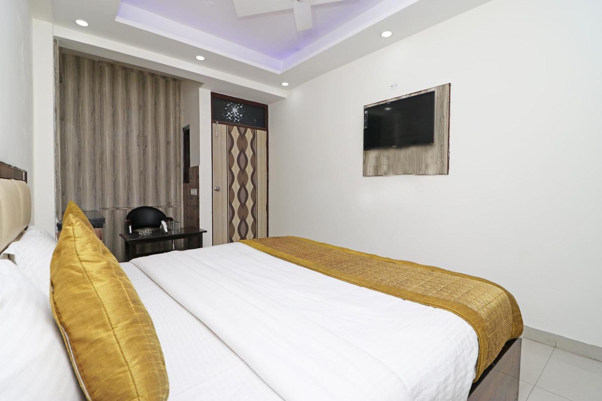 Hotel O Sweet Palace New Delhi Exteriör bild